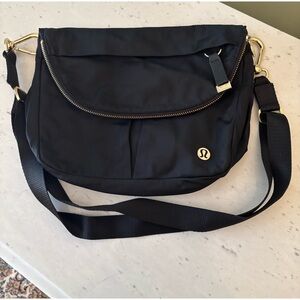 Lululemon All Night Festival crossbody bag in Black and gold